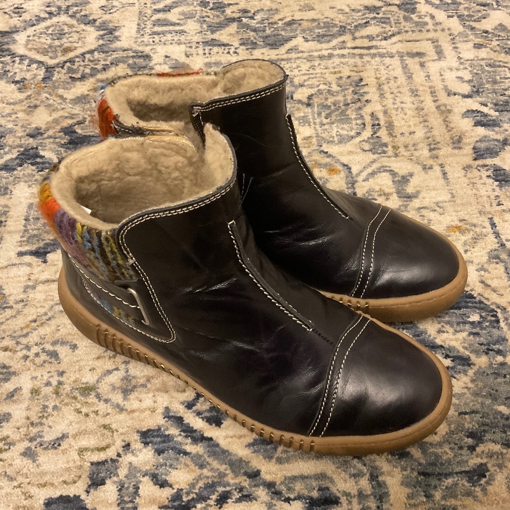 Navy blue great condition Josef Siebel boot